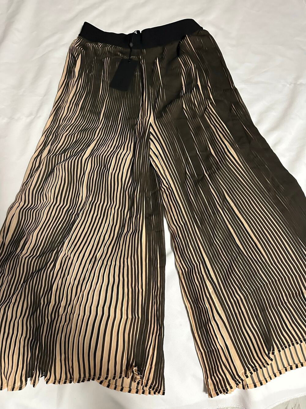 Kendall & Kylie beige and black vertical pleated wide-leg trousers size MD NWT